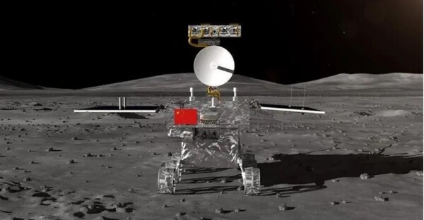 "창어 6호"가 달 뒷면에 착륙한 날, 베이징 항공우주 통제 센터에서 탐사선 착륙선과 승강기 조립의 작동 상태를 모니터링 하고있는 모습. (사진=신화통신)