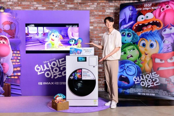 ▲삼성전자 모델이 28일 ‘용산 CGV 씨네드쉐프’에서 열린 삼성전자 ‘비스포크 AI 콤보’와 ‘인사이드 아웃2’ 행사 포토존에서 포즈를 취하고 있다.