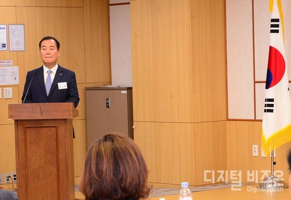 ▲하승재 국회물포럼 사무총장(한국물순환협회 회장)이 사회를 보고 있다. 