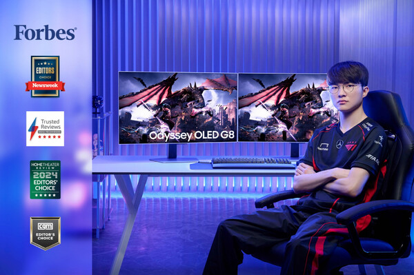 ▲ T1 페이커 선수가 삼성전자 OLED 게이밍 모니터 ‘오디세이 OLED G8(G80SD)’을 소개하고 있다.
