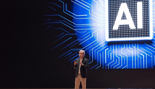 ▲ 7월 9일 삼성동 코엑스에서 열린 ‘삼성 파운드리 포럼 2024(Samsung Foundry Forum 2024)’에서 삼성전자 파운드리 사업부장 최시영 사장이 기조연설을 하고 있다.