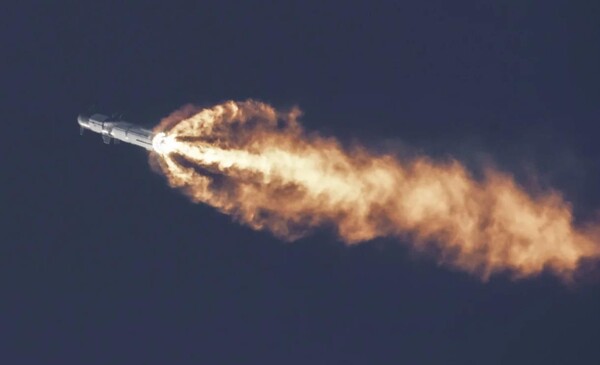 SpaceX의 스타쉽(Starship) 이 지난해 4월20일 1차 발사해서 비행하는 모습.( 사진=유튜브 캡처) 