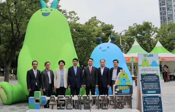 사진 설명(좌측부터) : 한국환경공단 정재웅 자원순환이사, 한국건설자원협회 박하준 회장, 한국건설자원공제조합 김금주 이사장, 수도권매립지관리공사 송병억 사장, 환경부 이병화 차관, 부산광역시 이병석 환경물정책실장, 한국폐기물협회 오종극 회장