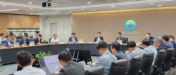 한국환경공단은 9일 본사 대회의실(인천시 서구)에서 경영진이 주도하는 적극행정 릴레이 행사를 실시했다.