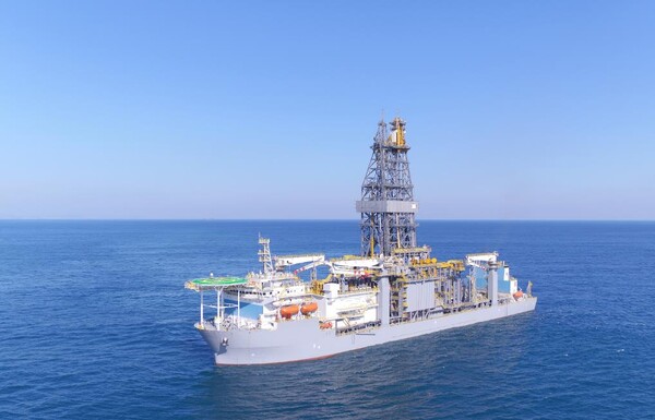 한화오션이 건조해 인도한 드릴십