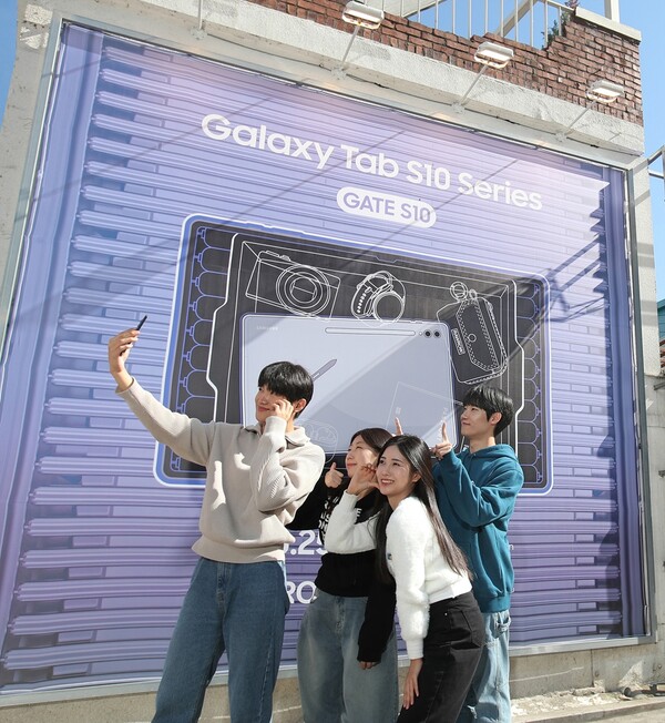 ▲ 서울 성수동에 위치한 ‘갤럭시 탭 S10 시리즈 X 로우로우 팝업 스토어’ 전경