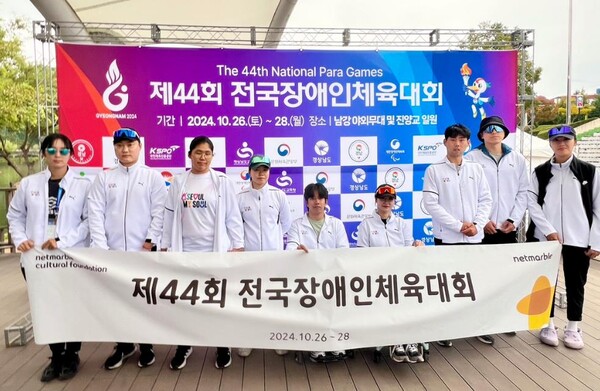 왼쪽부터 김정희 감독, 강이성 선수, 한은지 선수, 강현주 선수, 전숭보 선수, 임효신 선수, 이승주 선수, 이봉희 선수, 배지인 선수