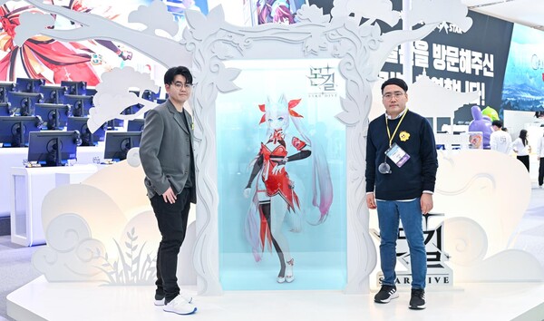 몬길 STAR DIVE_(좌측부터) 이다행 넷마블 사업부장, 김민균 넷마블몬스터 PD