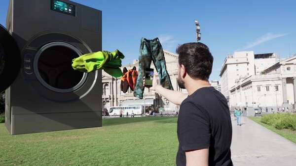 ▲ 삼성전자가 아르헨티나 수도 부에노스아이레스(Buenos Aires)에서 진행한 올인원 세탁건조기 ‘비스포크 AI 콤보’ 가상 옥외광고 영상 한 장면
