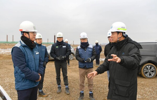 수도권매립지관리공사 송병억 사장이 제3-1매립장 현장 안전점검을 실시하고 있다.