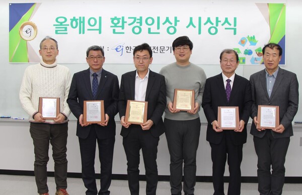 (사진= 왼쪽부터 김영민 환경데일리 편집국장, 박동구 한국환경공단 국민소통실장, 차은철 환경부 자연생태정책과장, 천일에너지 조준희 과장, 왕보현 티티씨뉴스 편집국장, 권병창 환경방송 편집국장 .)