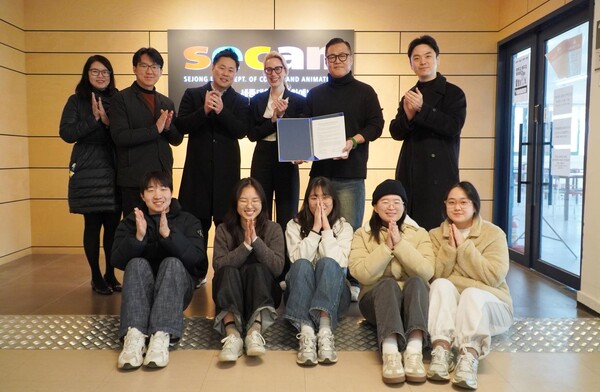 세종대 박재우 라이즈사업단장, 미국 큐브릭 Pinar Seyhan Demirdag CEO를 비롯한 협약 참석자들이 기념촬영을 하고 있다..