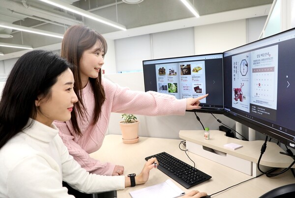 ▲ 삼성전기 직원들이 온라인 장터에서 상품을 구입하는 모습