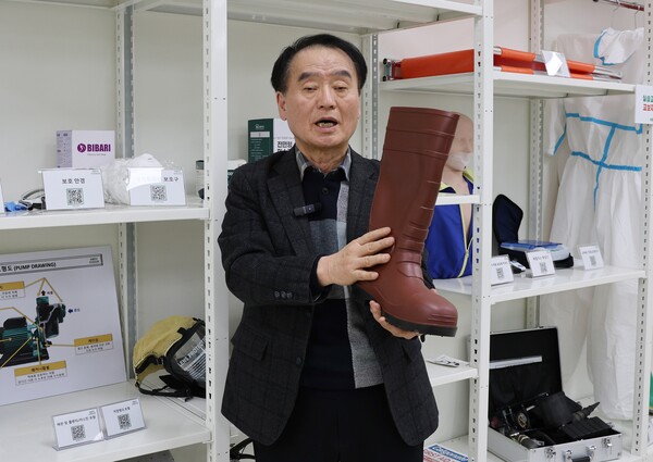 ▲ 김정호 교수(내부강사)가 개인보호장구에 대해 설명하고 있다.