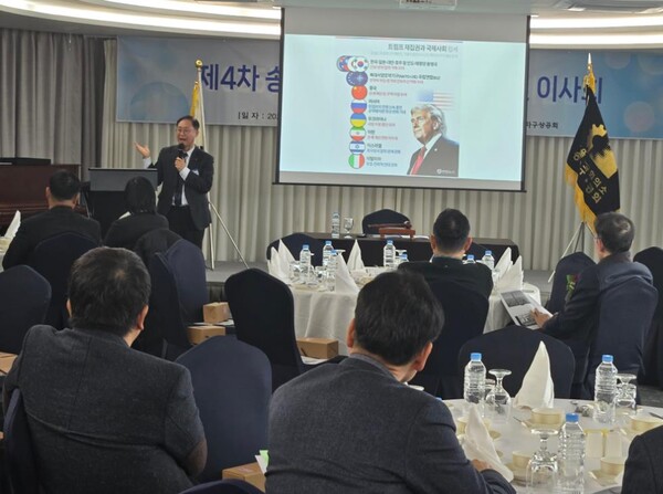 세종대학교(총장 엄종화) 김대종 경영학부 교수가 3월 7일 올림픽 파크텔에서 서울상공회의소 송파구상공회 회원들에게 ‘트럼프 귀환과 한국생존전략, 2025년 경제大전망’을 주제로 특강을 했다.