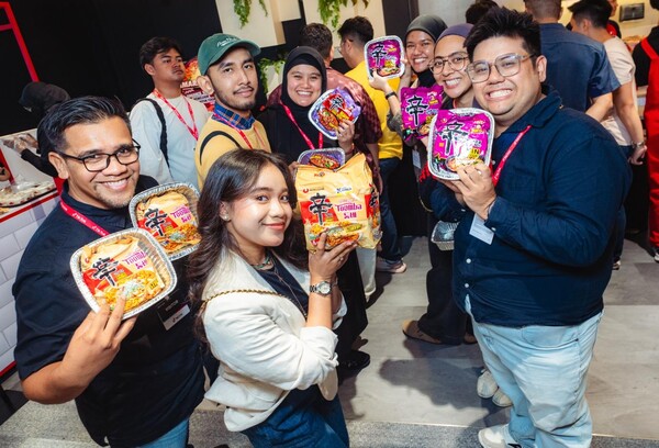 농심이 말레이시아 1위 온라인 플랫폼 '틱톡'이 운영하는 틱톡샵에 라면 최초로 브랜드샵을 오픈, 본격적인 신라면 툼바 판매에 나섰다.