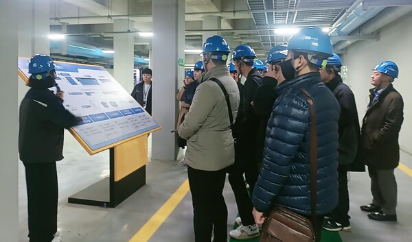 (사진=서울서남물재생센터 견학 장면) 