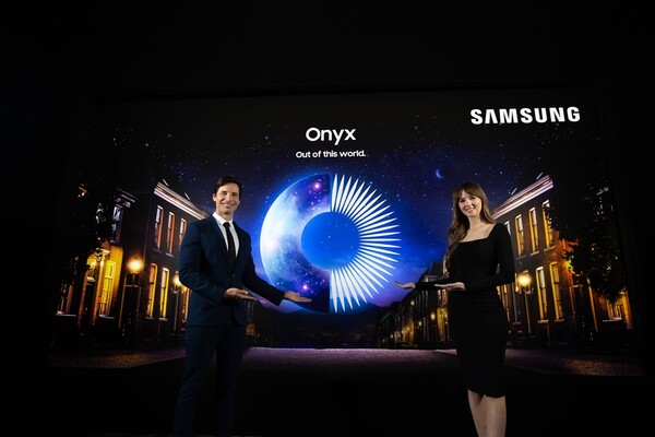 ▲ 삼성전자 모델이 미국 라스베이거스에서 열리는 세계 최대 영화 산업 박람회 ‘시네마콘(CinemaCon) 2025’에서 시네마 LED 스크린 ‘오닉스(Onyx, 모델명: ICD)’ 신제품을 소개하고 있다.