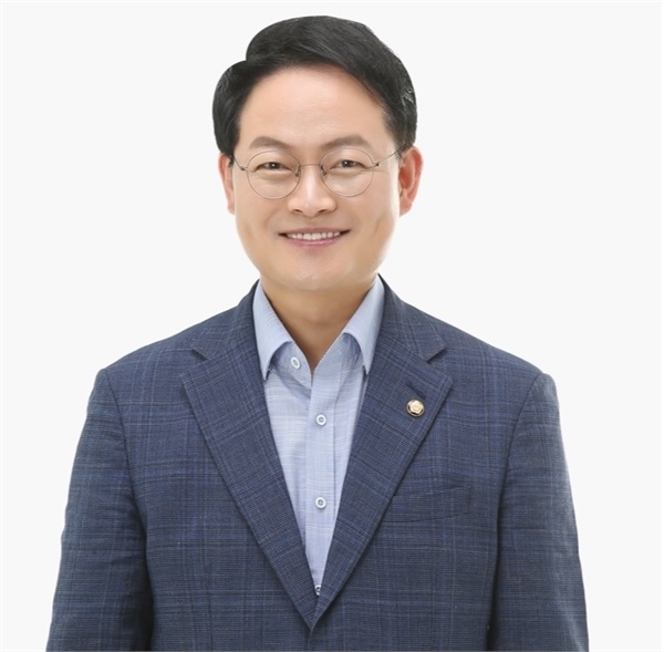 ▲ 더불어민주당 허영 의원(춘천·철원·화천·양구 갑)은 지난 11일 대통령 권한대행의 권한 남용을 제한하는 내용을 담은 ‘정부조직법 일부개정법률안’을 대표 발의했다고 13일 밝혔다.