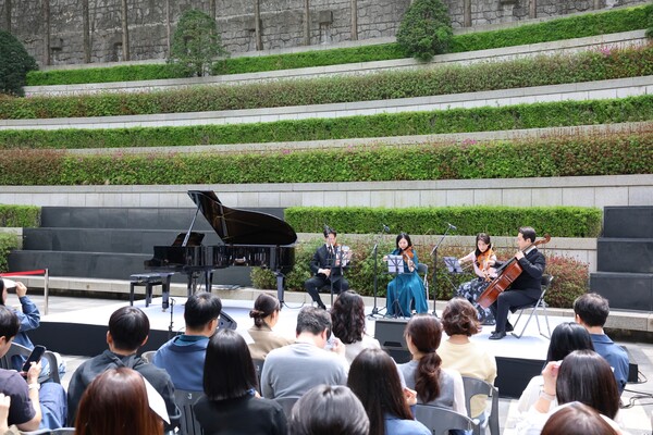 농심이 사내 임직원을 위한 봄맞이 음악회를 열었다.