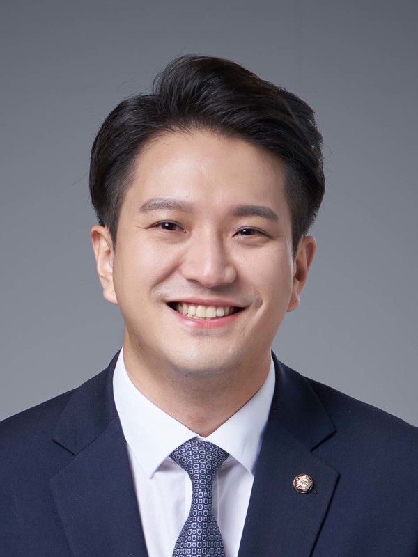 더불어민주당 전용기 의원(과방위·경기화성)이 개인정보 유출이나 중대한 서비스 장애로 이동통신사를 변경할 때 이용자에게 부과되는 위약금을 면제하는 내용의 법안을 발의했다고 1일 밝혔다.