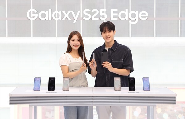 ▲ ‘삼성 강남’에서 ‘갤럭시 S25 엣지’를 소개하는 모습