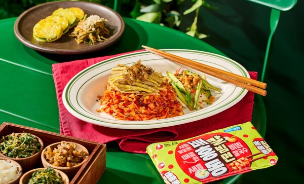 ▲농심이 송하슬람 셰프와 협업해 배홍동칼빔면을 활용한 메뉴 '제철찾은 칼빔면'을 선보인다.