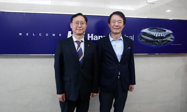 (사진=좌측부터 세종대학교김대종 경영학부 교수, 한미글로벌 김종훈회장)