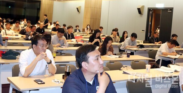 ▲ 2025년 엔벡스와 연계해 제2차 유해화학물질 안전관리 정책 및 기술·장비 설명회가 11일 서울 삼성동 코엑스에서 열렸다.  