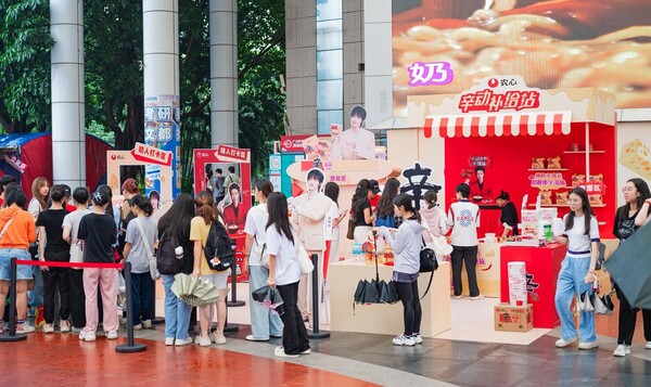 농심이 지난 5월부터 약 1개월간 중국 6개 대학교에서 '캠퍼스 팝업스토어'를 실시해,중국 현지에서 생산해 판매중인 신라면 툼바를 홍보했다.