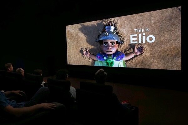 ▲ 삼성전자가 스페인 바르셀로나에서 열리는 유럽 최대 영화 산업 박람회 ‘시네유럽(CineEurope) 2025’에 참가해 시네마 LED 스크린 오닉스(Onyx)를 통해 디즈니∙픽사 신작 영화 ‘엘리오(Elio)’를 상영하고 있다.