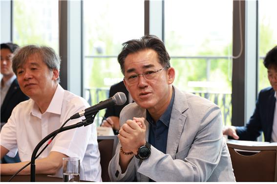 ▲한국환경공단(이사장 임상준)은 2일 서울 코트야드 메리어트 서울 보타닉 파크호텔에서 2025년 공단-대외기관 네트워크 강화 간담회를 개최했다.