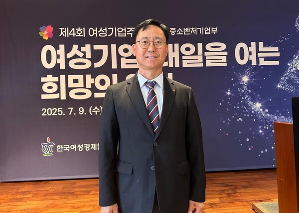 세종대학교(총장 엄종화) 김대종 경영학부 교수가 7월 9일(수) 서울 신라호텔에서서울 신라호텔에서 열린 한국여성경제인협회 여성주간 기념행사에서 ‘저출산·고령화·저성장을 위한 여성기업의 역할’이라는 주제로 특별강연을 했다.