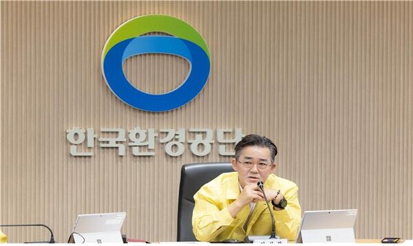  ▲ 한국환경공단(이사장 임상준)은 14일 공단 본사 대회의실에서, 공단 현장 및 시설물 폭염 대응상황 점검을 위한 기관장 주재 긴급회의를 실시했다. 