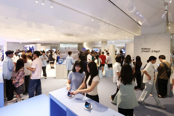 ▲ 서울 영등포구 더현대 서울에 오픈한 ‘갤럭시 스튜디오’ 전경