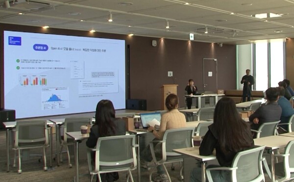 ▲  SK네트웍스는 체계적인 구성원 대상 AI 육성 프로그램을 운영하고 있다. 지난해부터 진행해온 AI역량 과정의 모습.