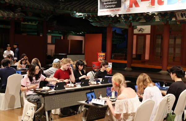 ▲농심이 지난 13일 외국인 유학생에게 한국 전통문화를 알리는 케잇데이를 성료했다.