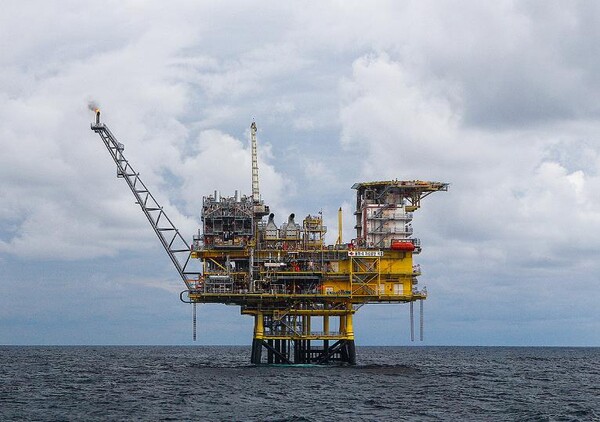 ▲ 사진: 국내 최대 규모의 이산화탄소 저장고로 거듭날 동해가스전 모습. 현대건설은 연간 120만톤의 CO₂를 저장하는 이 CCS 실증사업 사전 기본설계에 참여했다. 