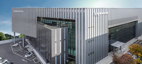 2025년 한국리모델링건축대전 준공부문 대상을 수상한 ‘자생 메디바이오센터’ 전경