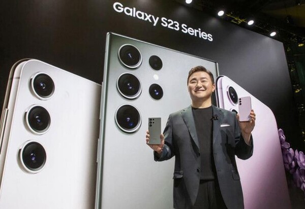 ▲지난 23년 미국 샌프란시스코 머소닉 오디토리움에서 개최된 갤럭시 언팩 2023' 행사에서 갤럭시 S23 시리즈를 공개하고 있다.