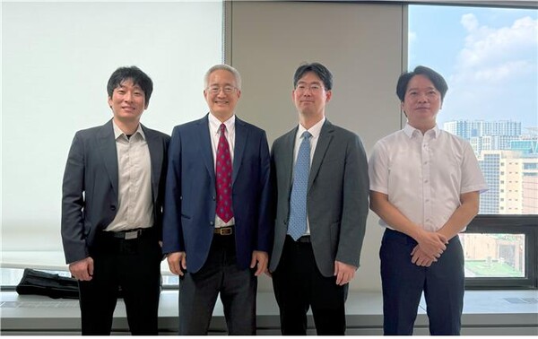 ▲(왼쪽부터) 이길용 세종대학교 바이오융합공학 교수, 윌리엄 푸(William T. Pu) 하버드 의과대학 교수, 이상언 아산병원 심장내과 교수, 건국대 수의학과 김시윤 교수.