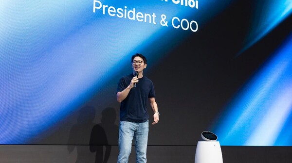 ▲ 최성환 SK네트웍스 사업총괄 사장이 서울시 광진구 워커힐 호텔에서 열린 ‘SK네트웍스 AI WAVE 2025’에서 기조 연설을 하고 있는 모습.