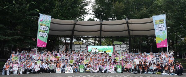 ▲한국환경보전원이 「대한민국 새단장 주간(9.22.~10.1.)」을 기념해 9월 19일 서울 성수동 일대에서 플로깅 캠페인에 참여했다.