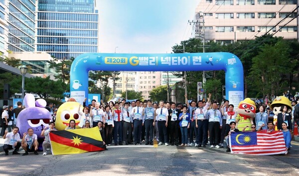 ▲ 넥타이 런 마라톤 대회는 직장인, 지역주민 2천여 명이 넥타이 매고 달리는 이색 행사로, 넷마블 임직원 80여 명이 참가했다.