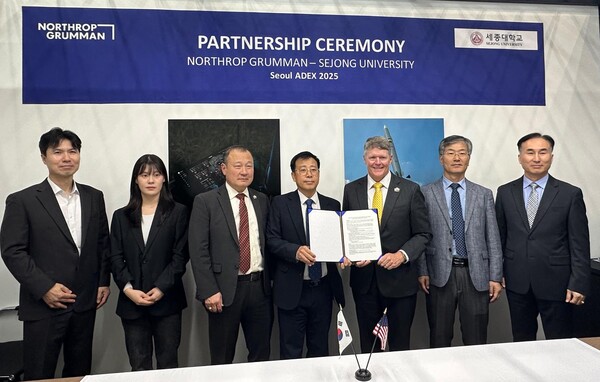 ▲세종대학교(총장 엄종화)는 지난 10월 23일, 서울 ADEX 2025가 열리고 있는 경기도 고양시 일산 킨텍스(KINTEX)에서 세계적인 글로벌 방위산업체인 미국의 노스롭그루먼(Northrop Grumman Corporation)과 산학협력을 체결했다.