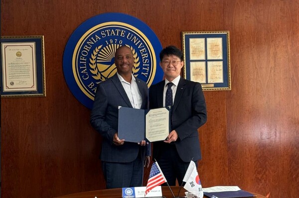 ▲ 한국수자원공사가 10월 23일 미국 캘리포니아에서 캘리포니아 주립대 베이커스필드(California State University Bakersfield)와 물산업 분야 글로벌 인재 육성과 지식교류 협력을 위한 업무협약(MOU)을 체결했다.