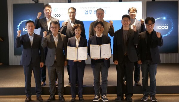 ▲ ​경기도 성남 가천대학교에서 진행된 협약식에서 주요 참석자들이 기념사진을 촬영하고 있다.(사진 앞줄 가운데 왼쪽 구자영 한국수자원공사 기획부문장, 오른쪽 가천대학교 스타트업칼리지 장대익 학장)이날 한국수자원공사는 가천대학교 스타트업칼리지 ‘가천코코네스쿨’과 ‘물분야 AI 전환 및 혁신창업 생태계 조성을 위한 업무협약’을 체결했다.