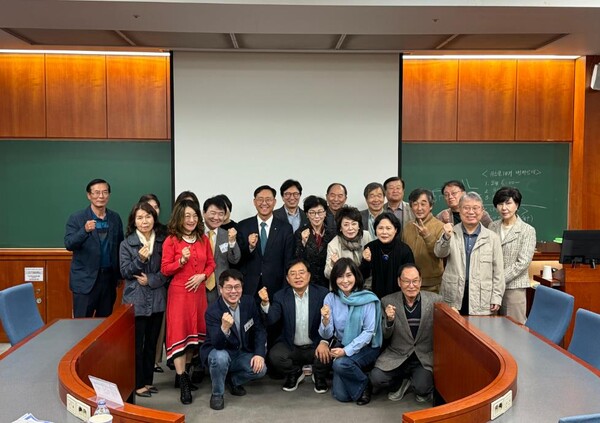 ▲세종대학교(총장 엄종화) 김대종 경영학부 교수가 11월 7일 베테랑 소사이어티(Veteran Society)에서 '2026년 경제대전망과 자산관리법’를 주제로 특강을 진행했다.